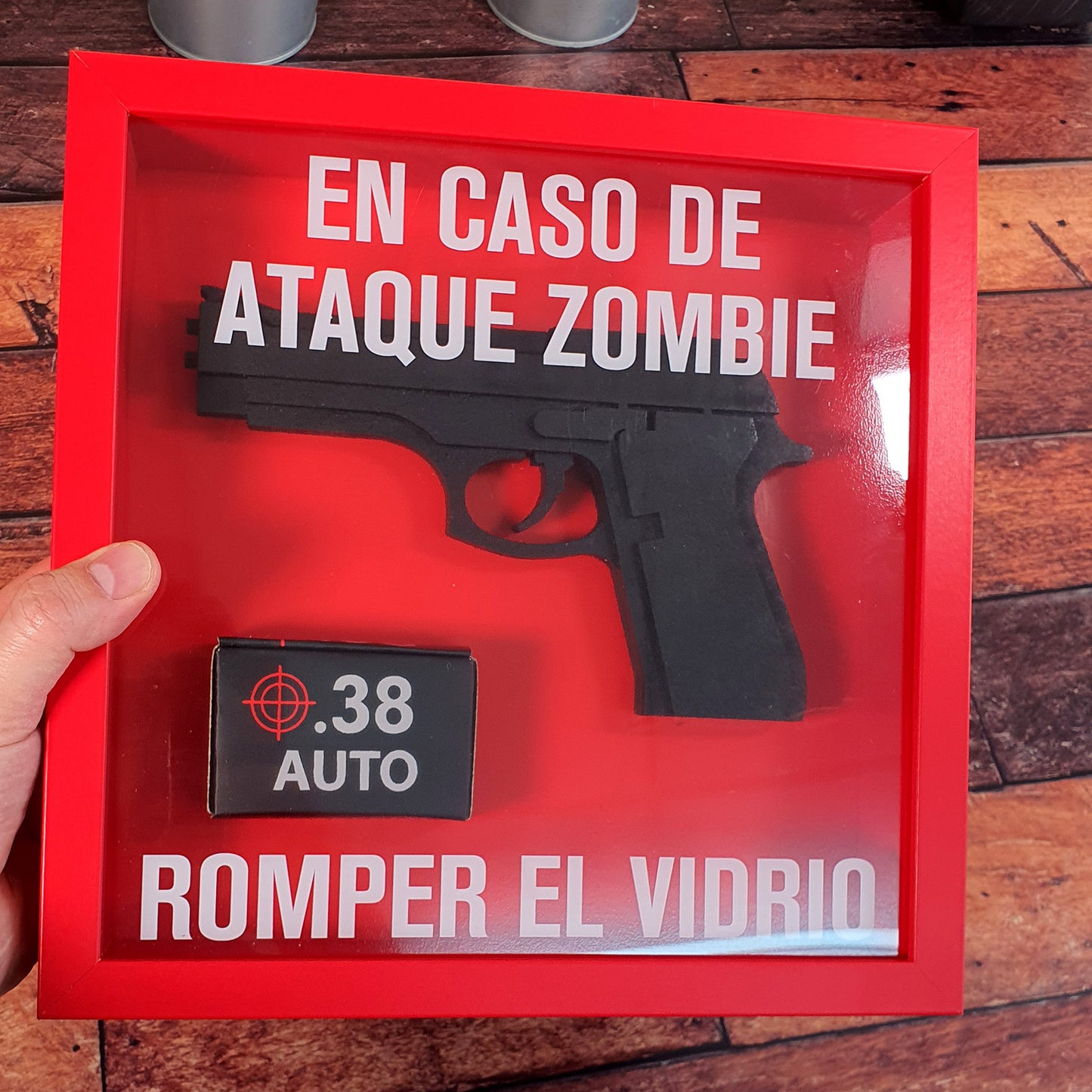 Cuadro 3D en caso de ataque zombie romper el vidrio